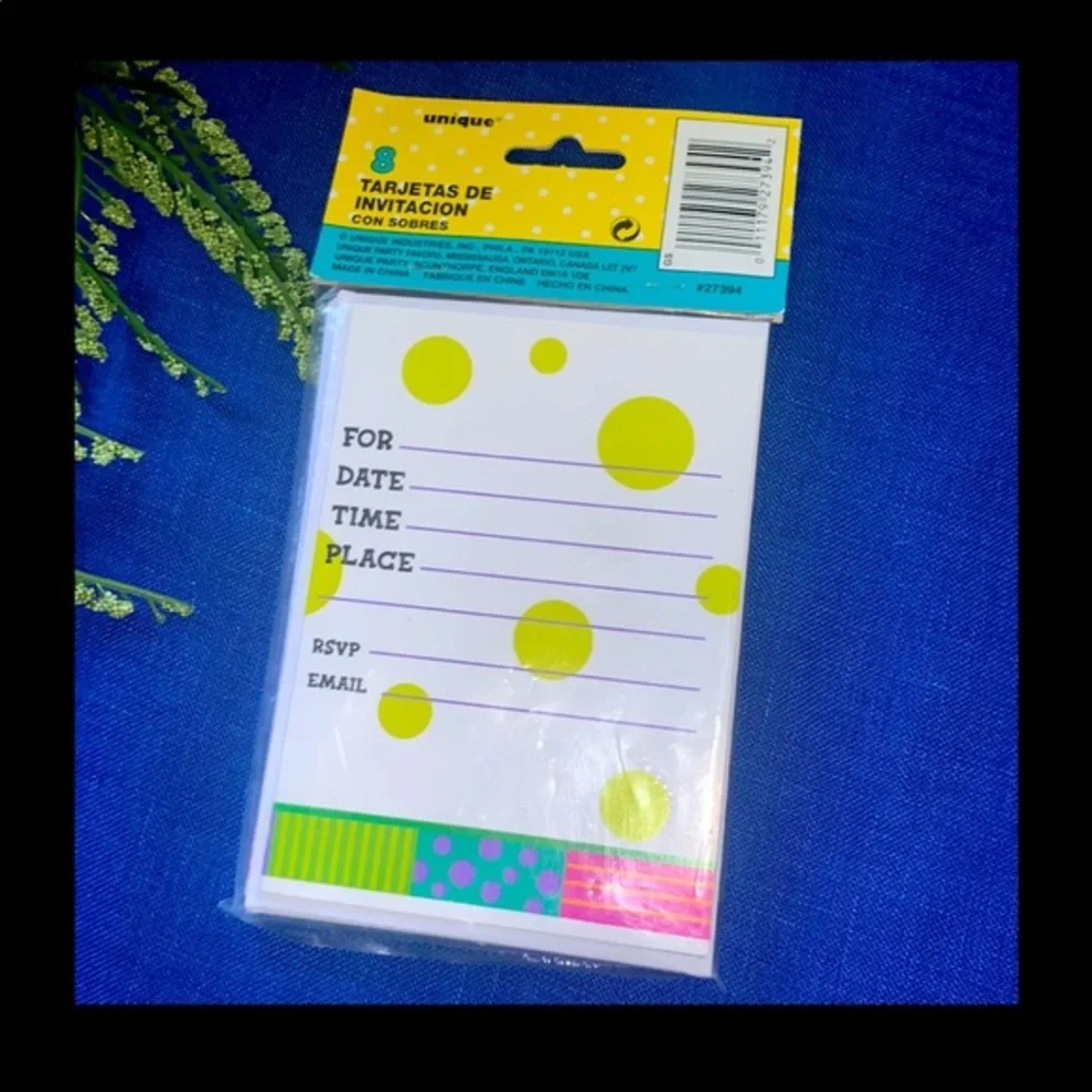 Package of 8 Traditional Birthday Party Invitation